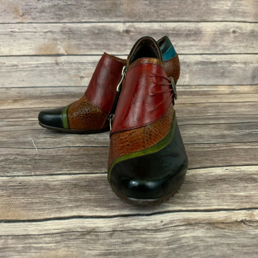 L'Artiste Spring Step Blueberry Leather Bootie